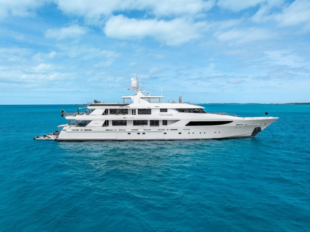 Valinor yacht charter in French Polynesia