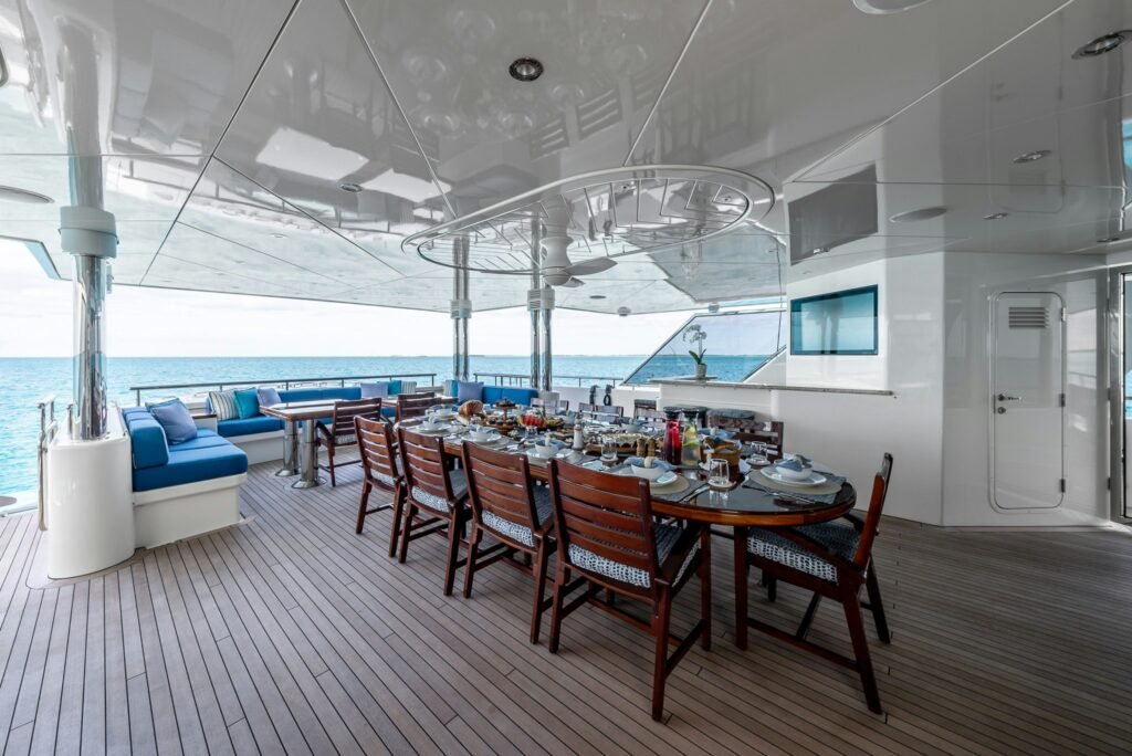 Valinor yacht charter in French Polynesia