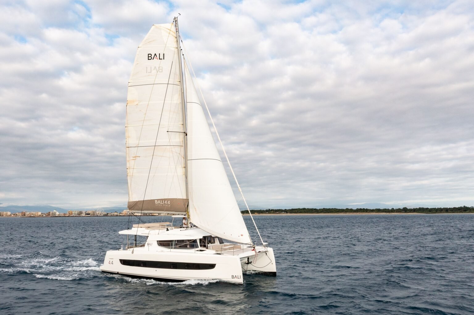 Bali 4.5 yacht charter in French Polynesia