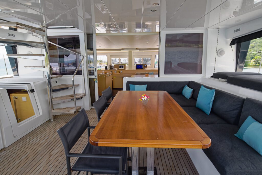 Diva yacht charter in French Polynesia