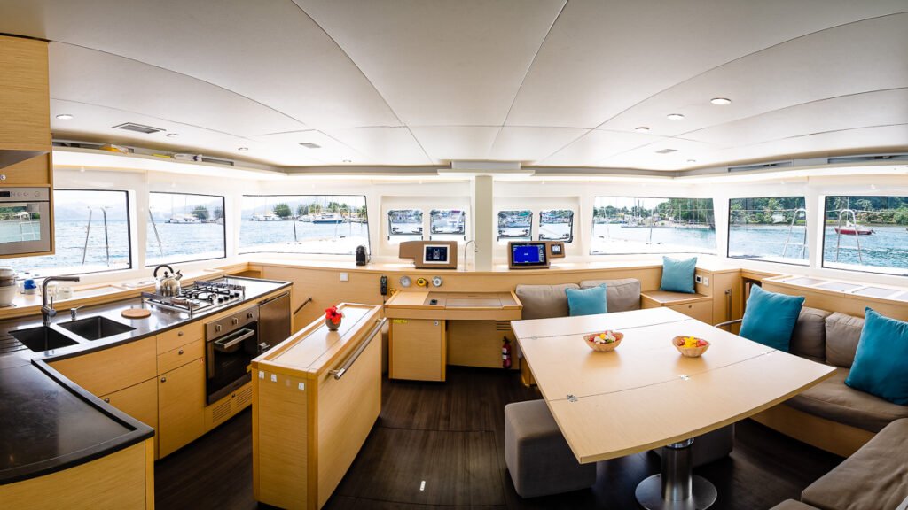 Diva yacht charter in French Polynesia