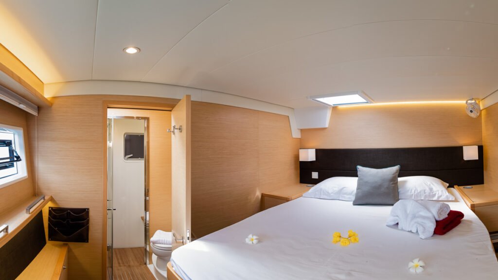 Diva yacht charter in French Polynesia