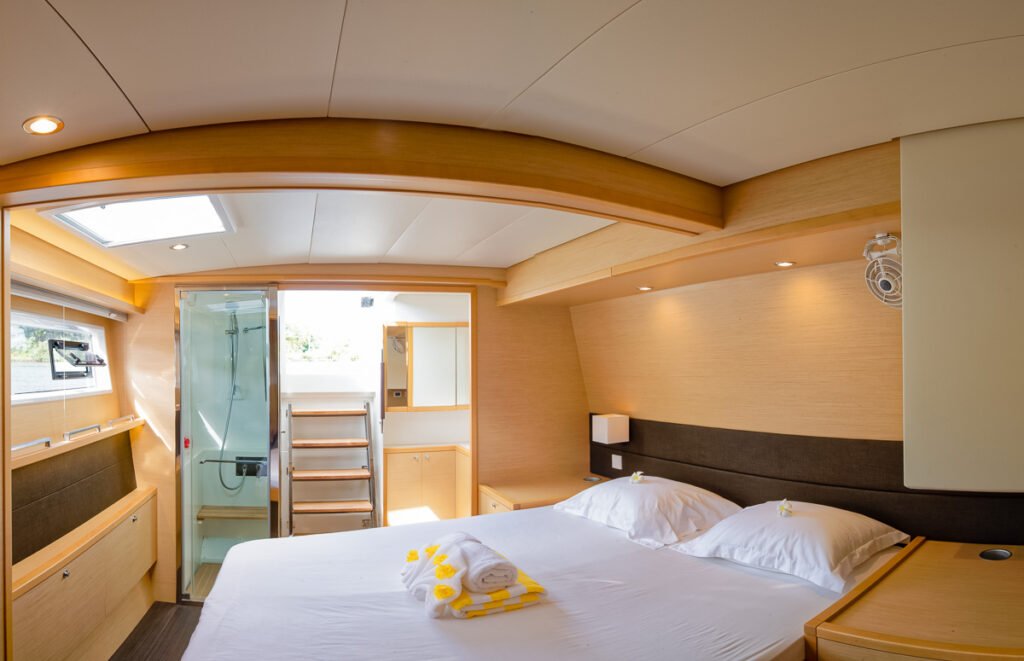 Diva yacht charter in French Polynesia