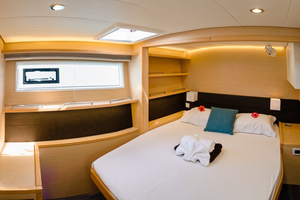 Diva yacht charter in French Polynesia