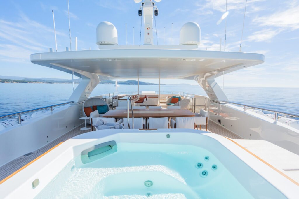 Amika yacht charter in French Polynesia