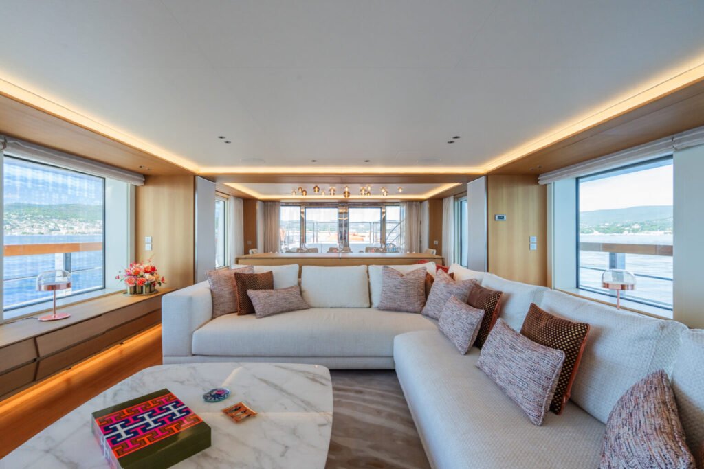 Amika yacht charter in French Polynesia