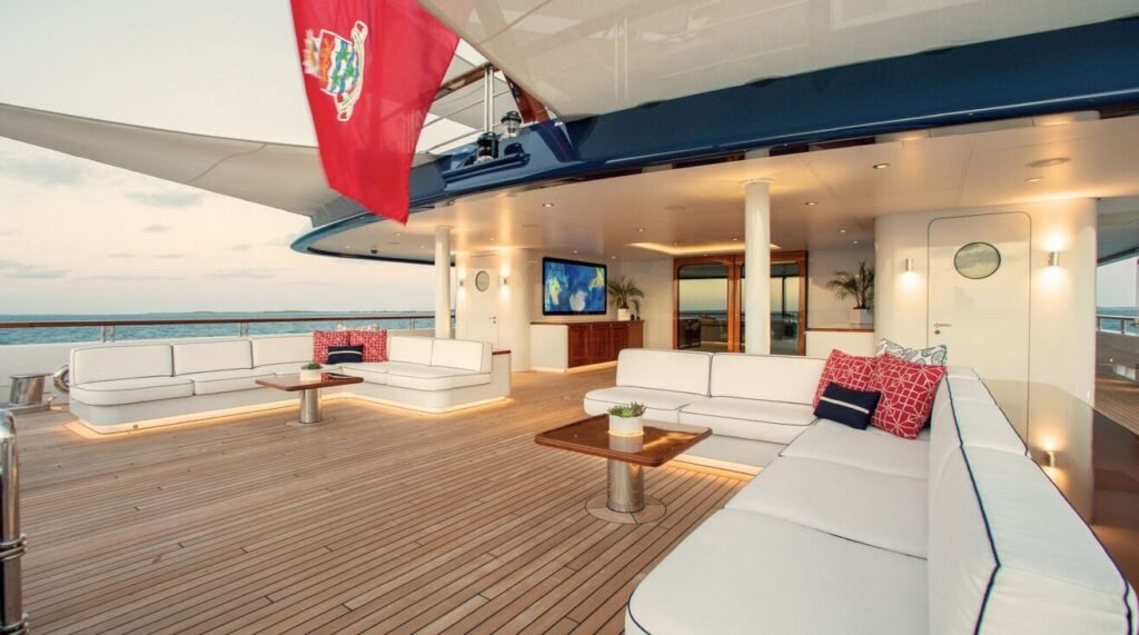 Huntress yacht charter in French Polynesia