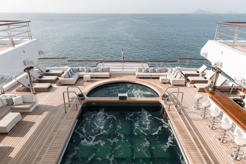 Octopus yacht charter in French Polynesia