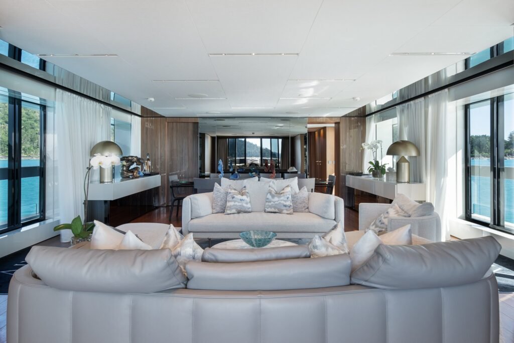 AIX yacht charter in French Polynesia