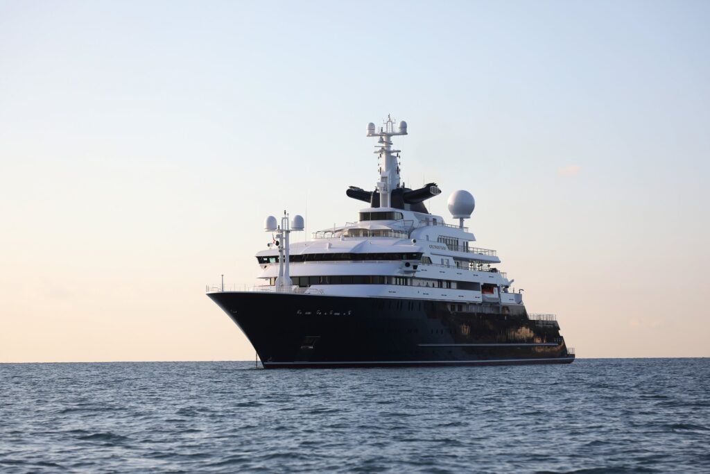 Octopus yacht charter in French Polynesia