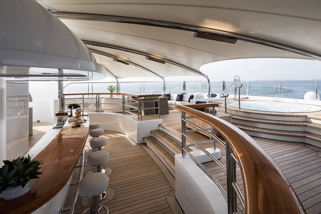 Octopus yacht charter in French Polynesia