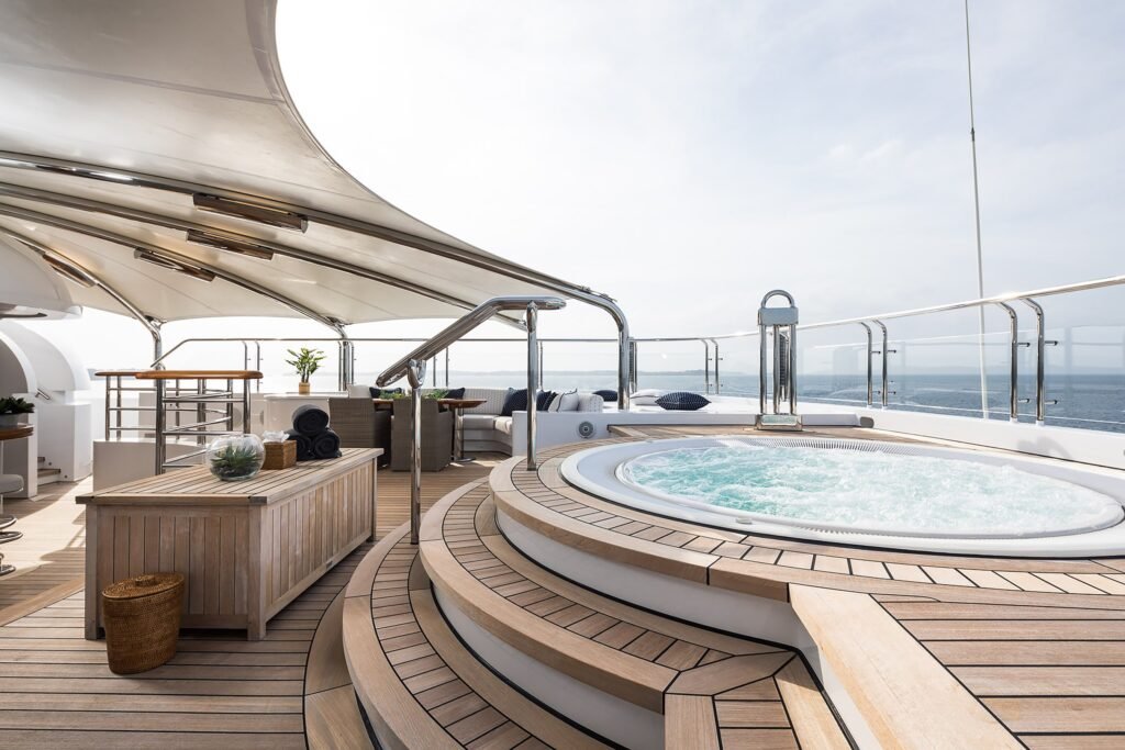 Octopus yacht charter in French Polynesia